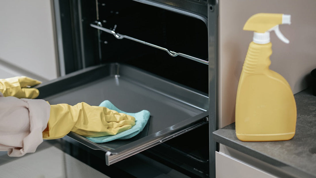 how to clean a baking tray